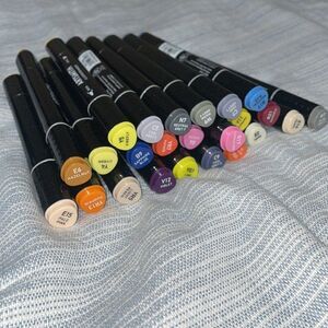 ARTSMITH Illustration Markers (24 Markers!) Dual Tip Artist Drawing Professional